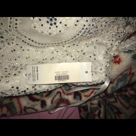 Dress - Picture 2 of 3